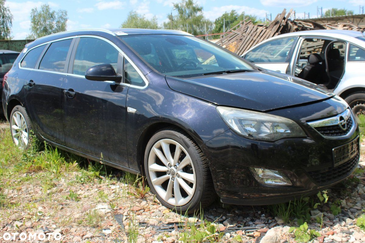 Opel Astra J 2011 1.4Turbo A14NET Kombi (MASKA, ZDERZAK, LAMPA, BŁOTNIK, DRZWI, SZYBA, FOTEL) - 2