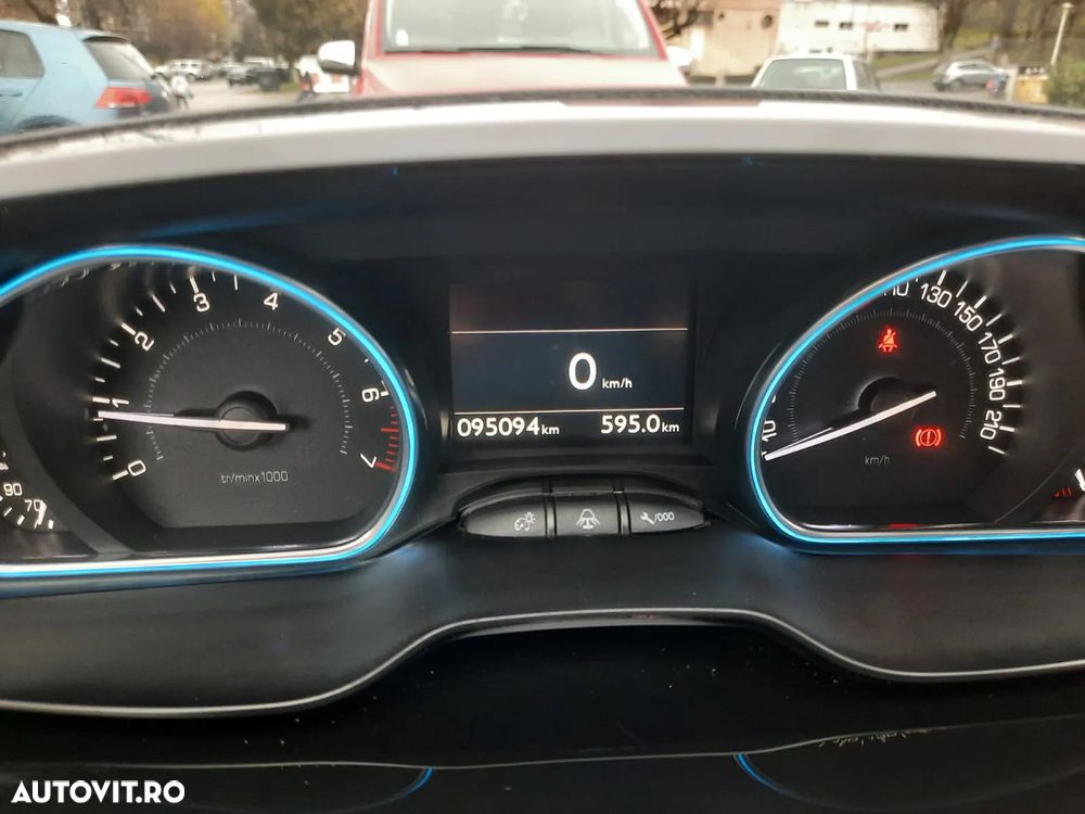 Peugeot 2008 PureTech 130 Stop&Start GT-Line Edition - 8