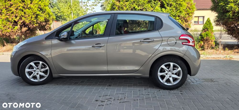 Peugeot 208 - 18