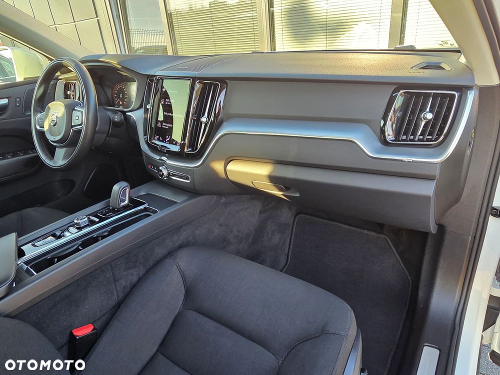 Volvo XC 60 T6 Plug-In Hybrid AWD Essential - 29