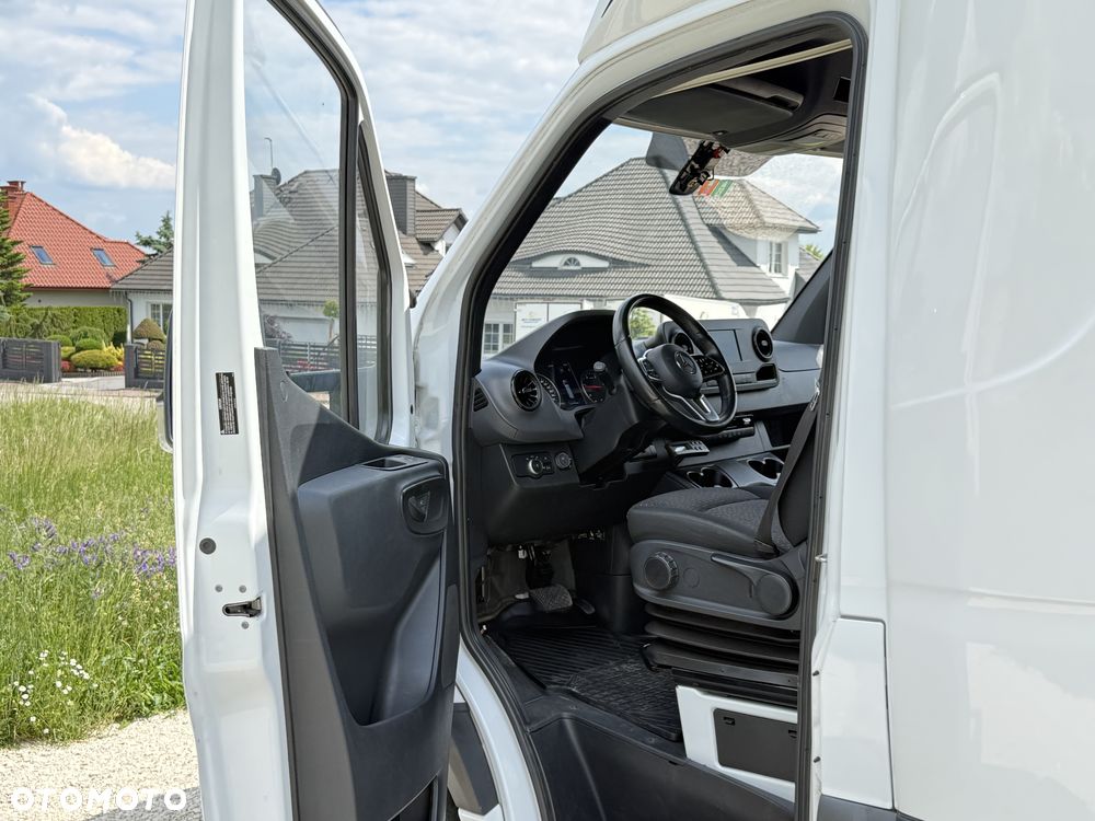 Mercedes-Benz Sprinter - 24