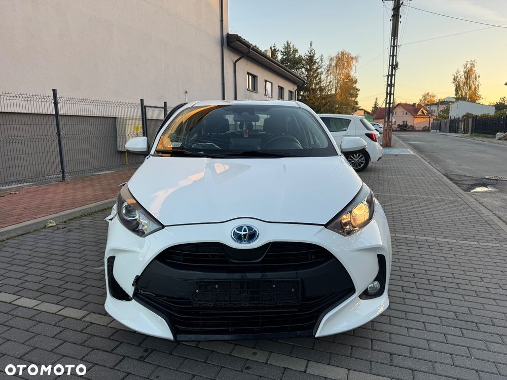 Toyota Yaris 2022 photo 2