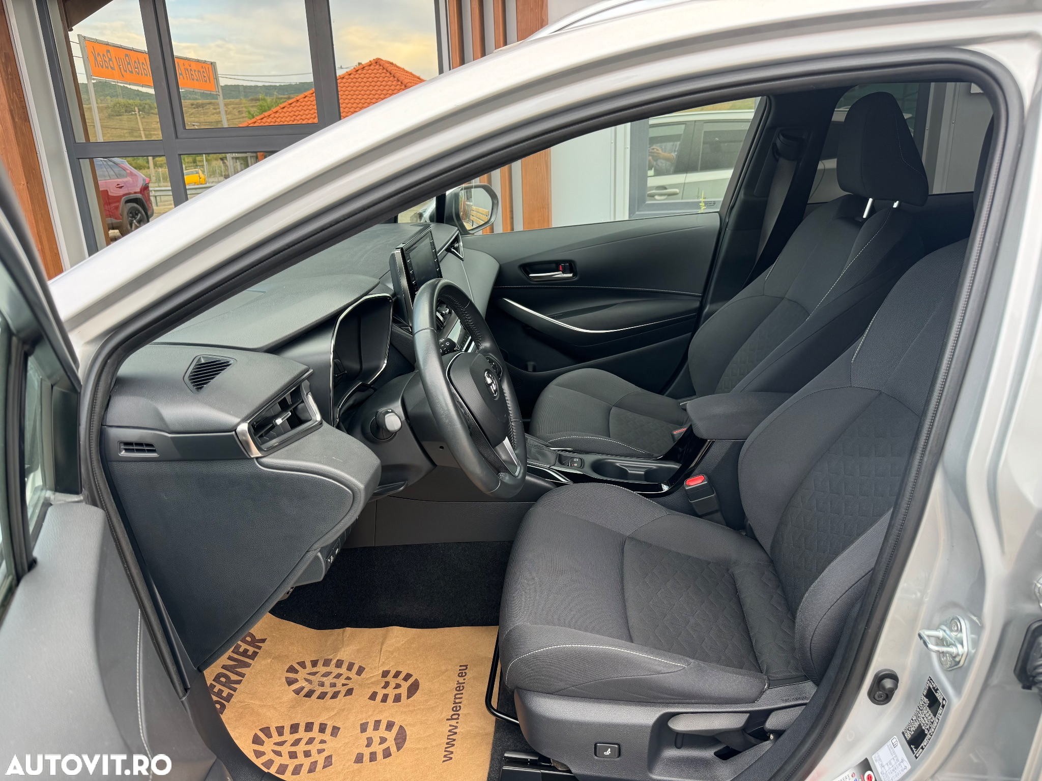 Toyota Corolla 1.8 HSD Dynamic - 16