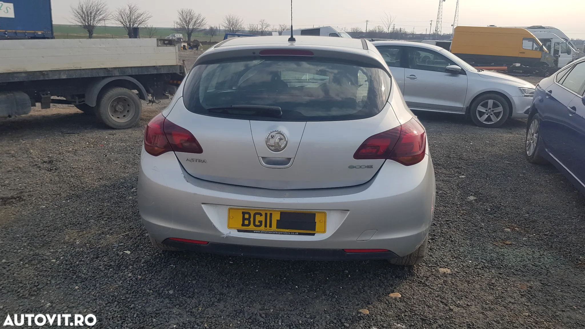 Dezmembrez  Opel Astra  J - 2