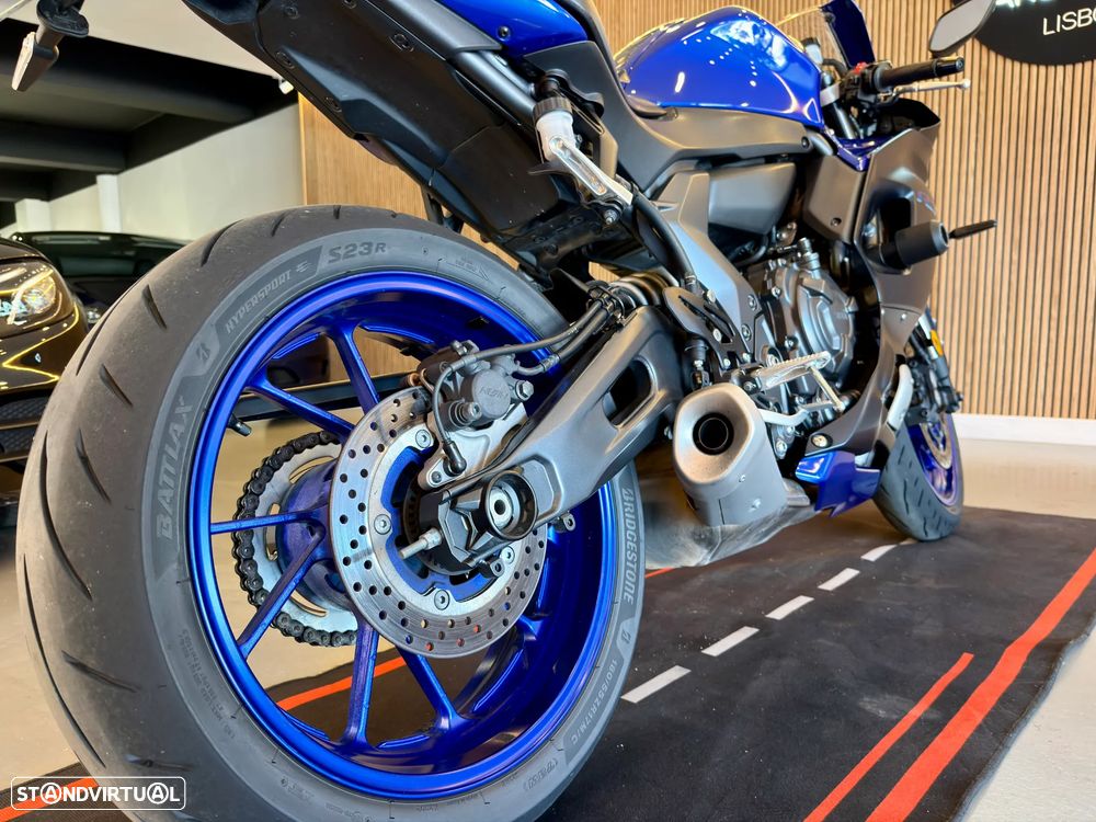 Yamaha YZF R7 - 19