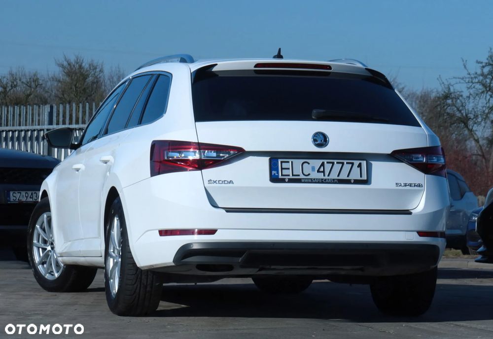 Skoda Superb 2.0 TDI Ambition DSG7 - 33