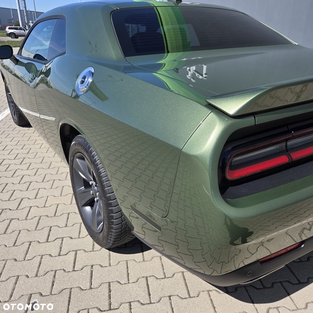 Dodge Challenger - 7