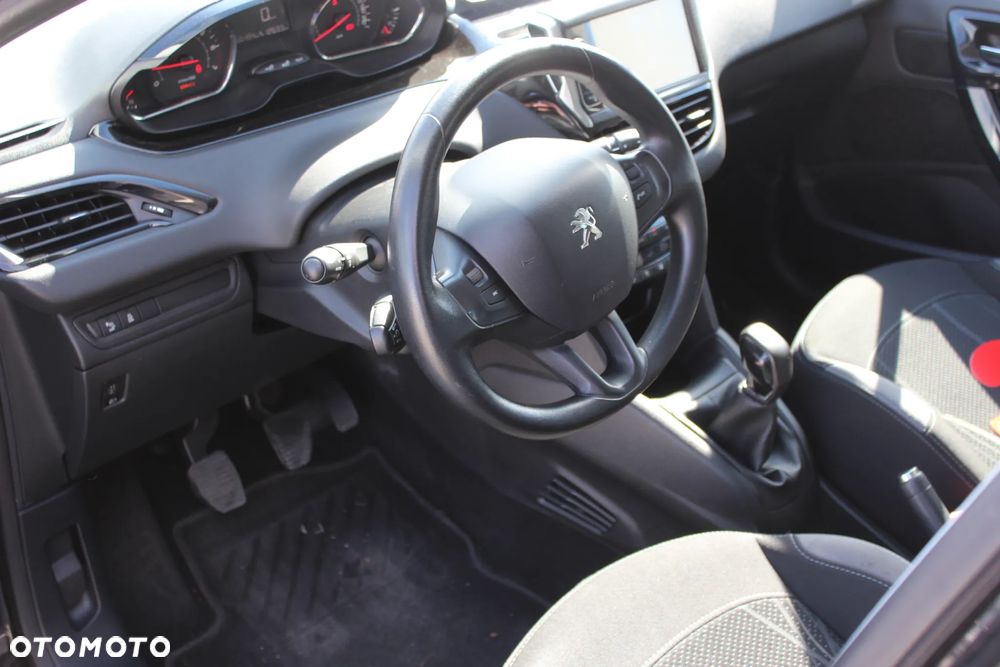 Peugeot 208 82 VTI Allure - 10