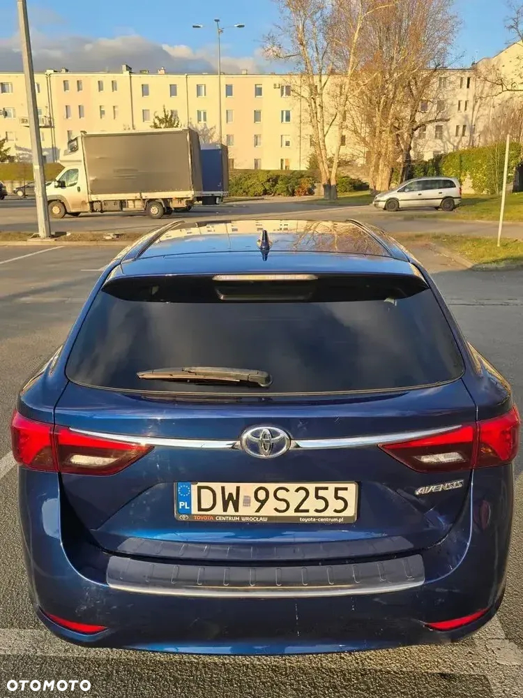 Toyota Avensis 1.8 Premium - 12
