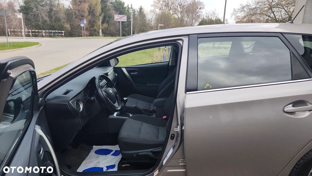 Toyota Auris 2.0 D-4D Luna - 12