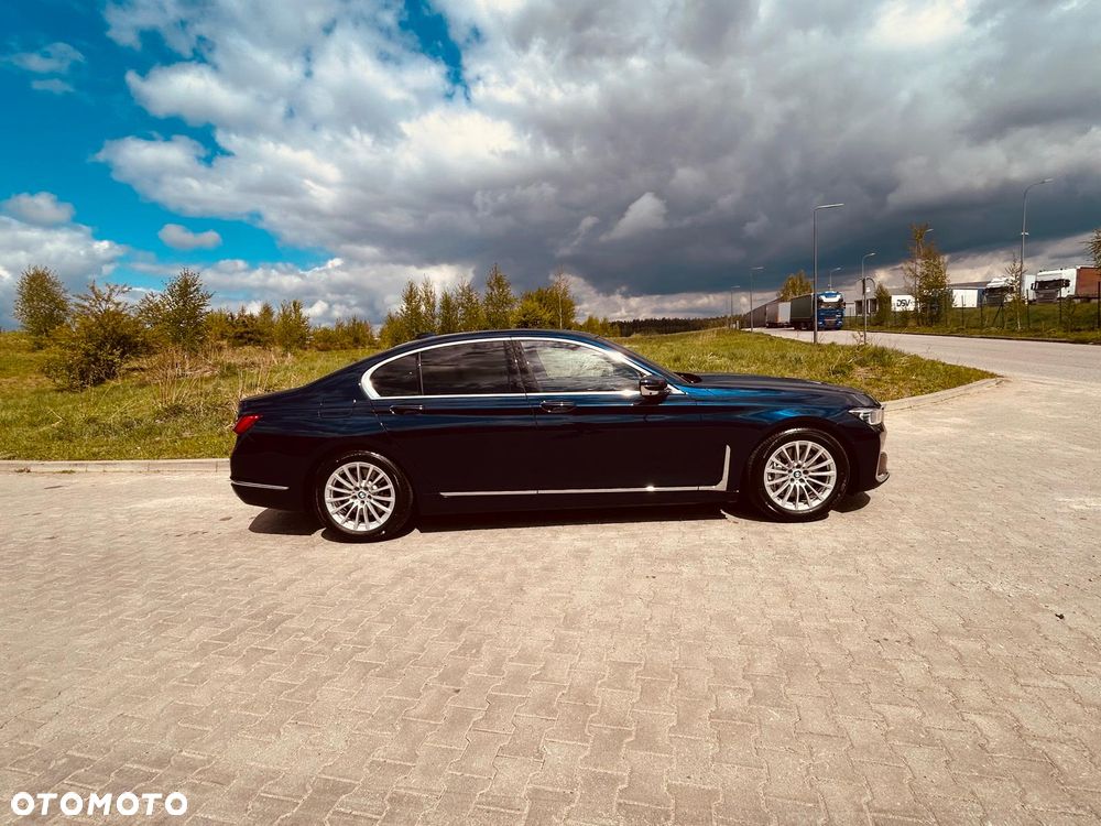 BMW Seria 7 730d xDrive mHEV - 14