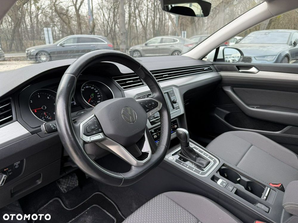Volkswagen Passat - 12