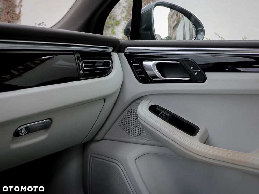 Porsche Macan S - 26