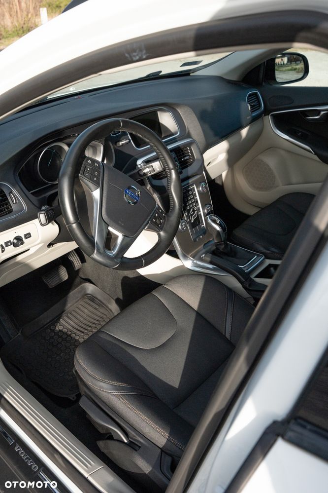 Volvo V40 D4 Geartronic Momentum - 9