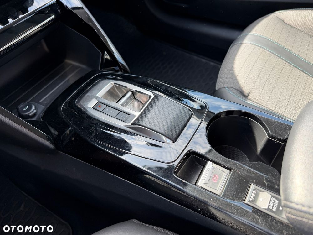 Peugeot 208 - 18