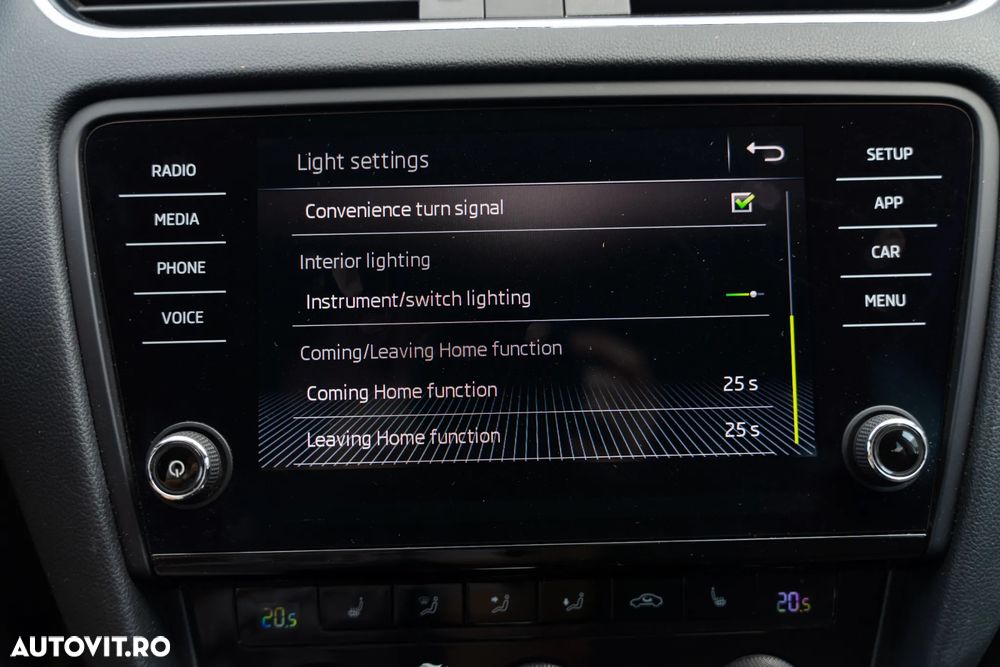 Skoda Octavia 1.6 TDI DSG Clever - 30