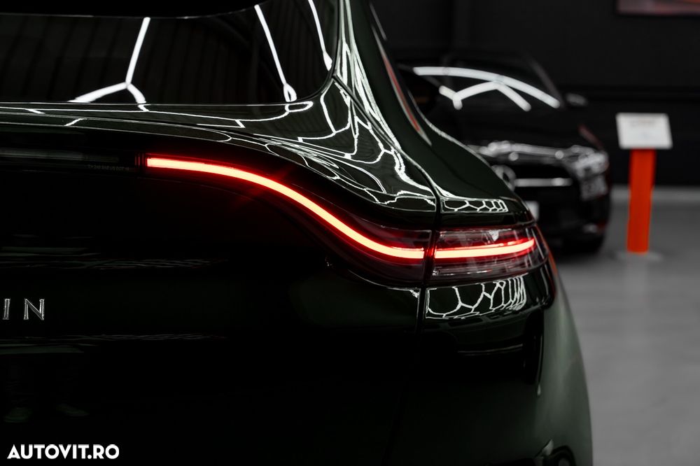 Aston Martin DBX - 7