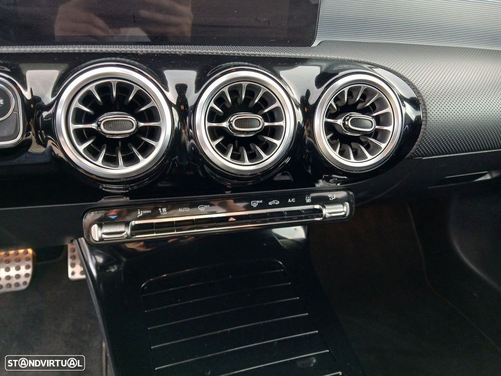 Mercedes-Benz A 250 e 8G-DCT AMG Line - 24