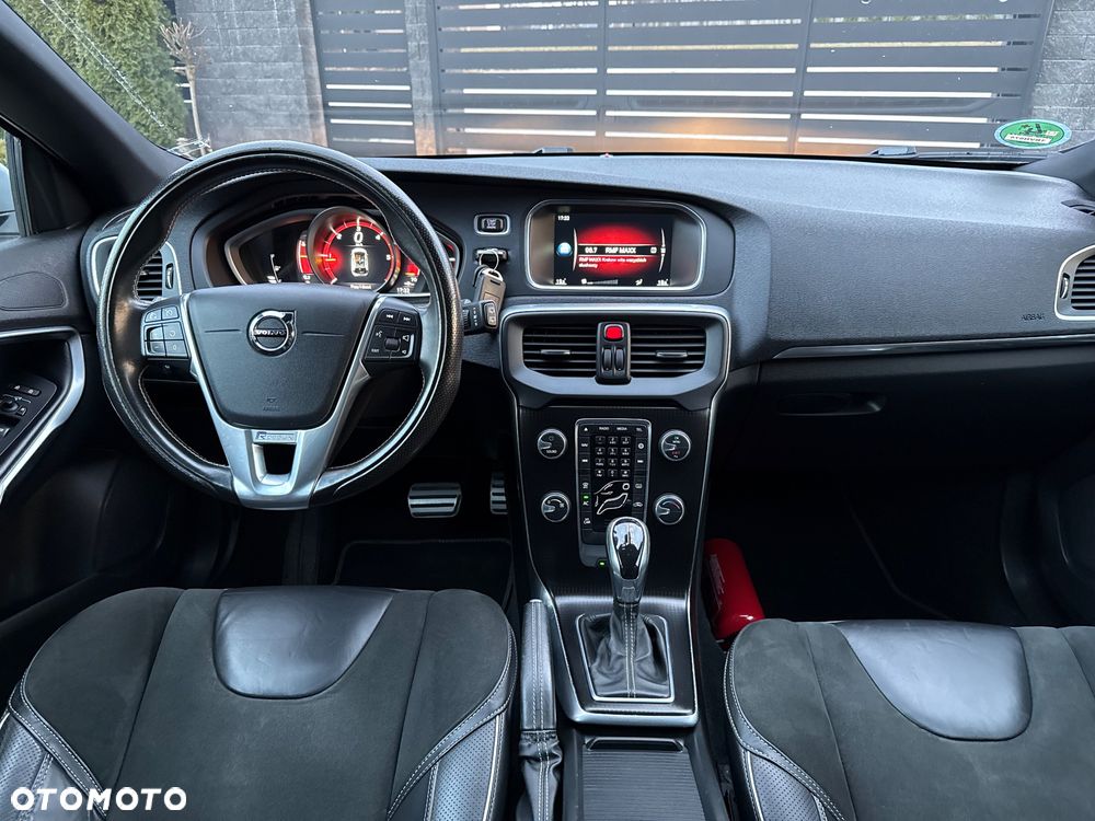 Volvo V40 D3 Geartronic RDesign - 29