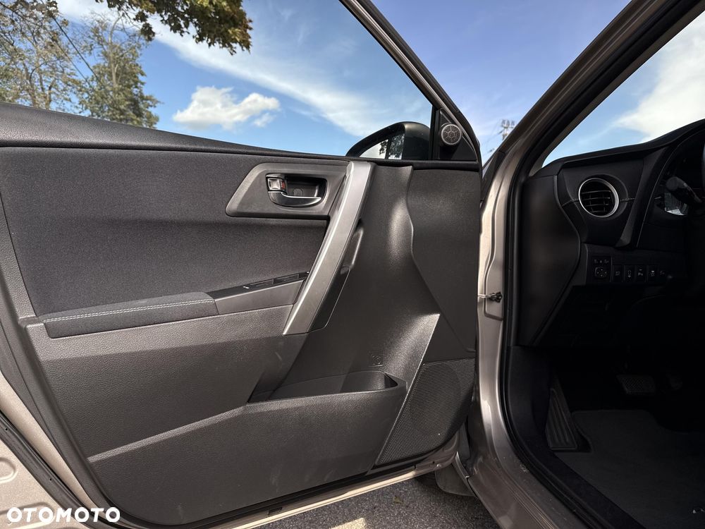 Toyota Auris 1.6 Premium Comfort MS - 11