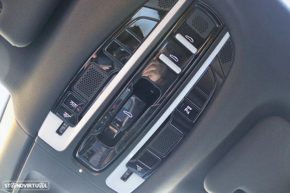 Porsche Panamera 4 E-Hybrid - 32