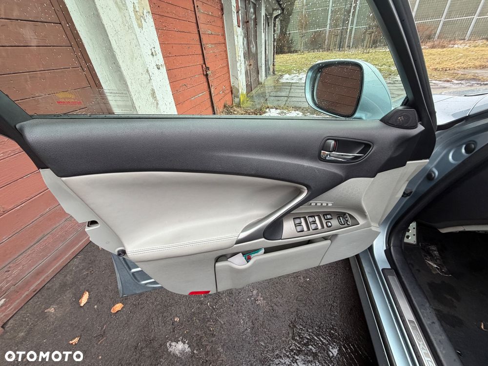 Lexus IS 220 D Prestige - 7