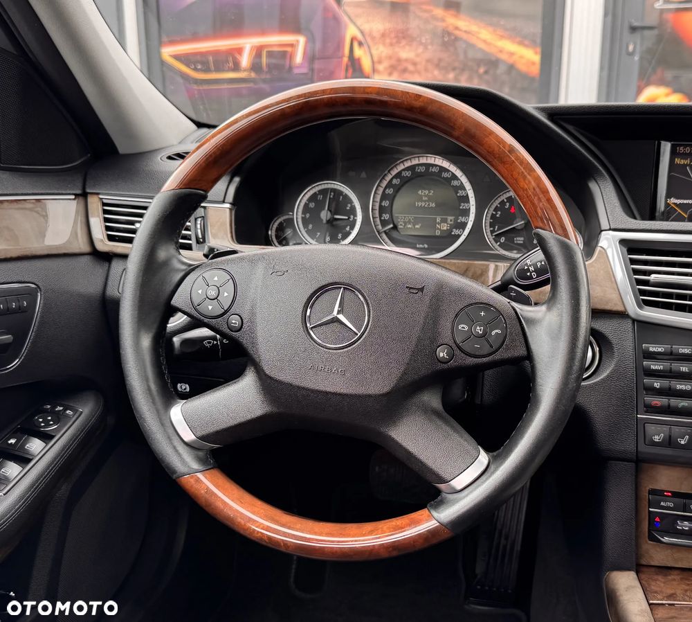 Mercedes-Benz Klasa E 350 CGI 7G-TRONIC Elegance - 35