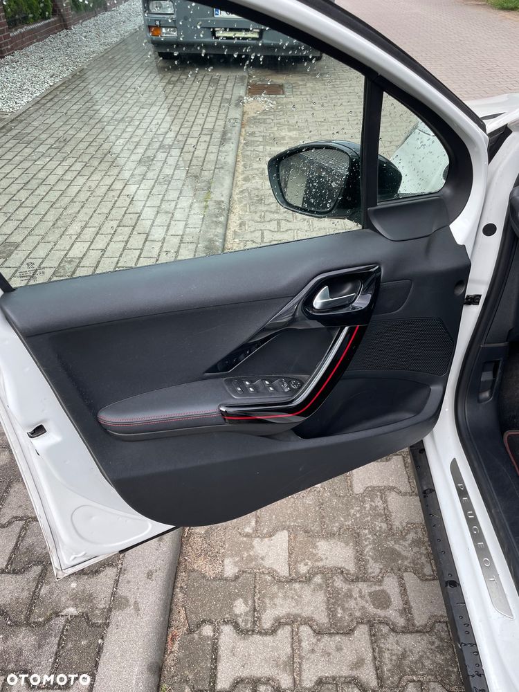 Peugeot 2008 1.2 PureTech GT Line S&S - 15