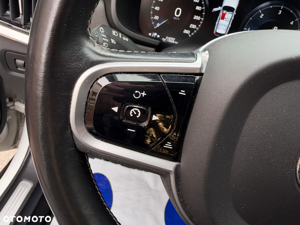 Volvo V90 Cross Country D5 AWD Pro - 23