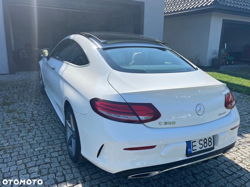 Mercedes-Benz Klasa C 300 Coupe 9G-TRONIC AMG Line - 11