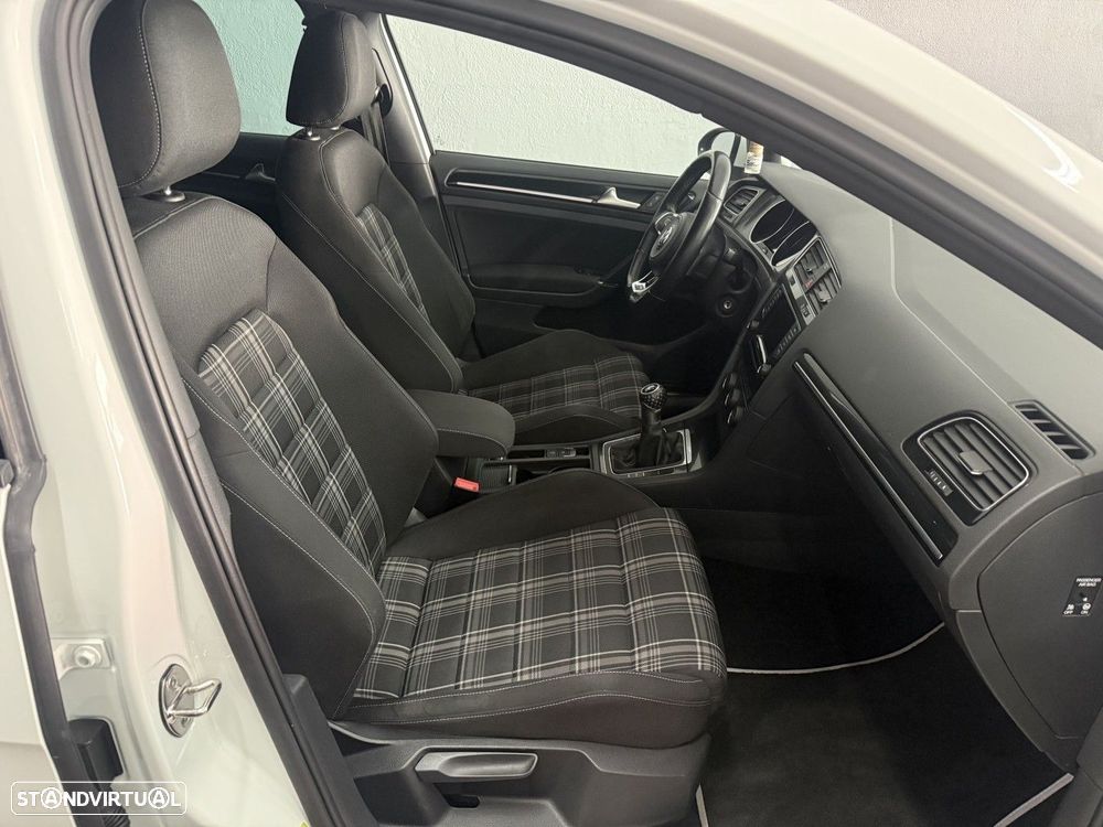 VW Golf 2.0 TDI GTD - 8