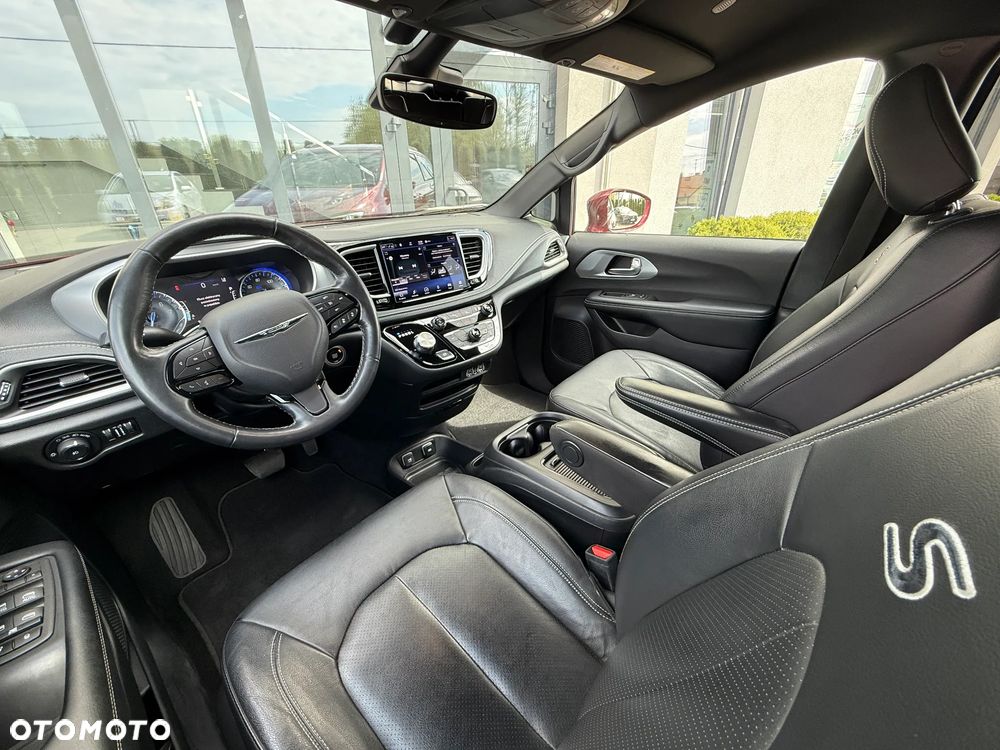 Chrysler Pacifica - 16