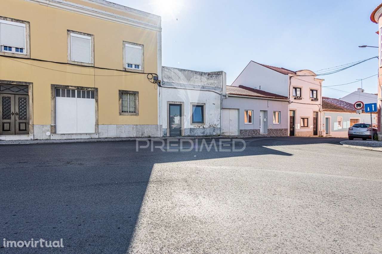 Excelente Moradia térrea com quintal e anexos no Centro da Cidade - Grande imagem: 2/39