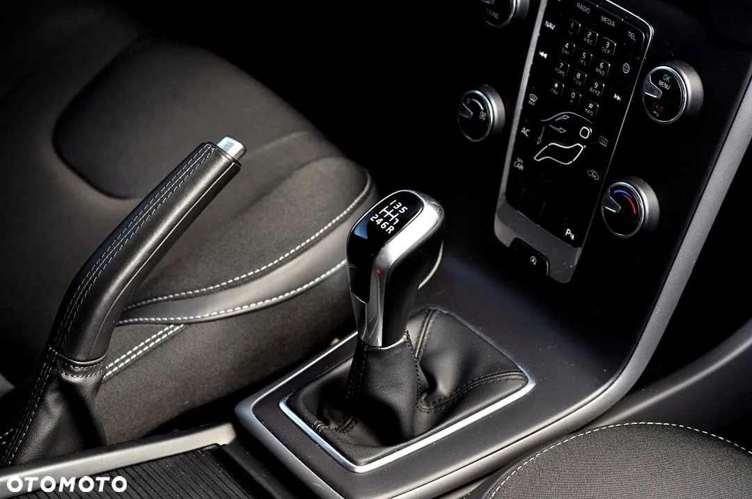 Volvo V40 D2 Drive-E Momentum - 19