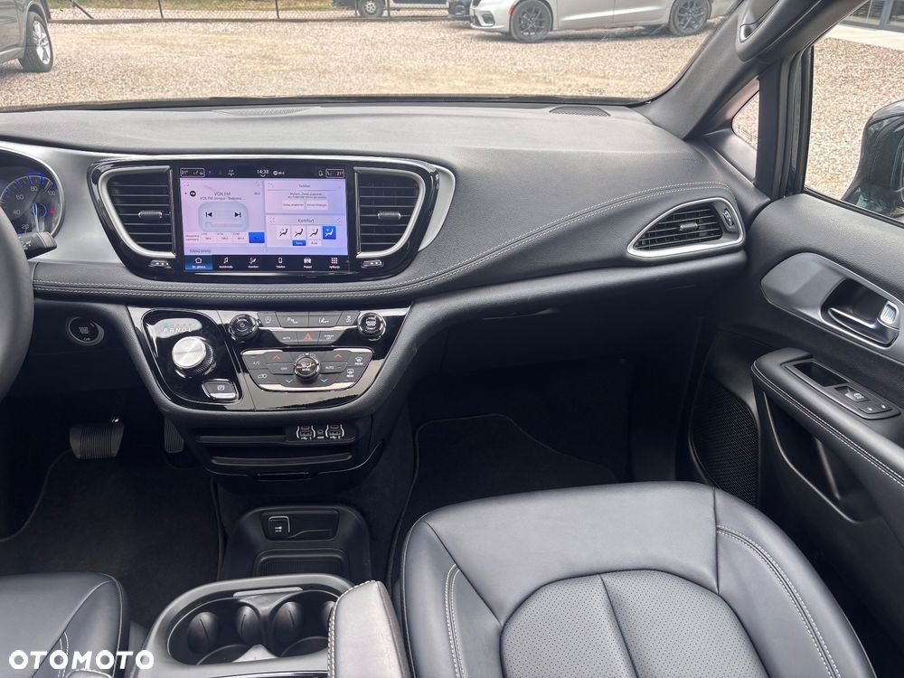 Chrysler Pacifica - 25