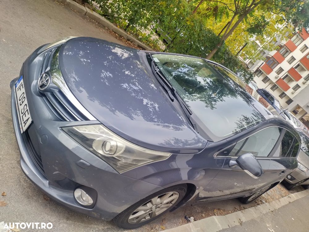 Toyota Avensis 2.0 D-4D Executive - 1