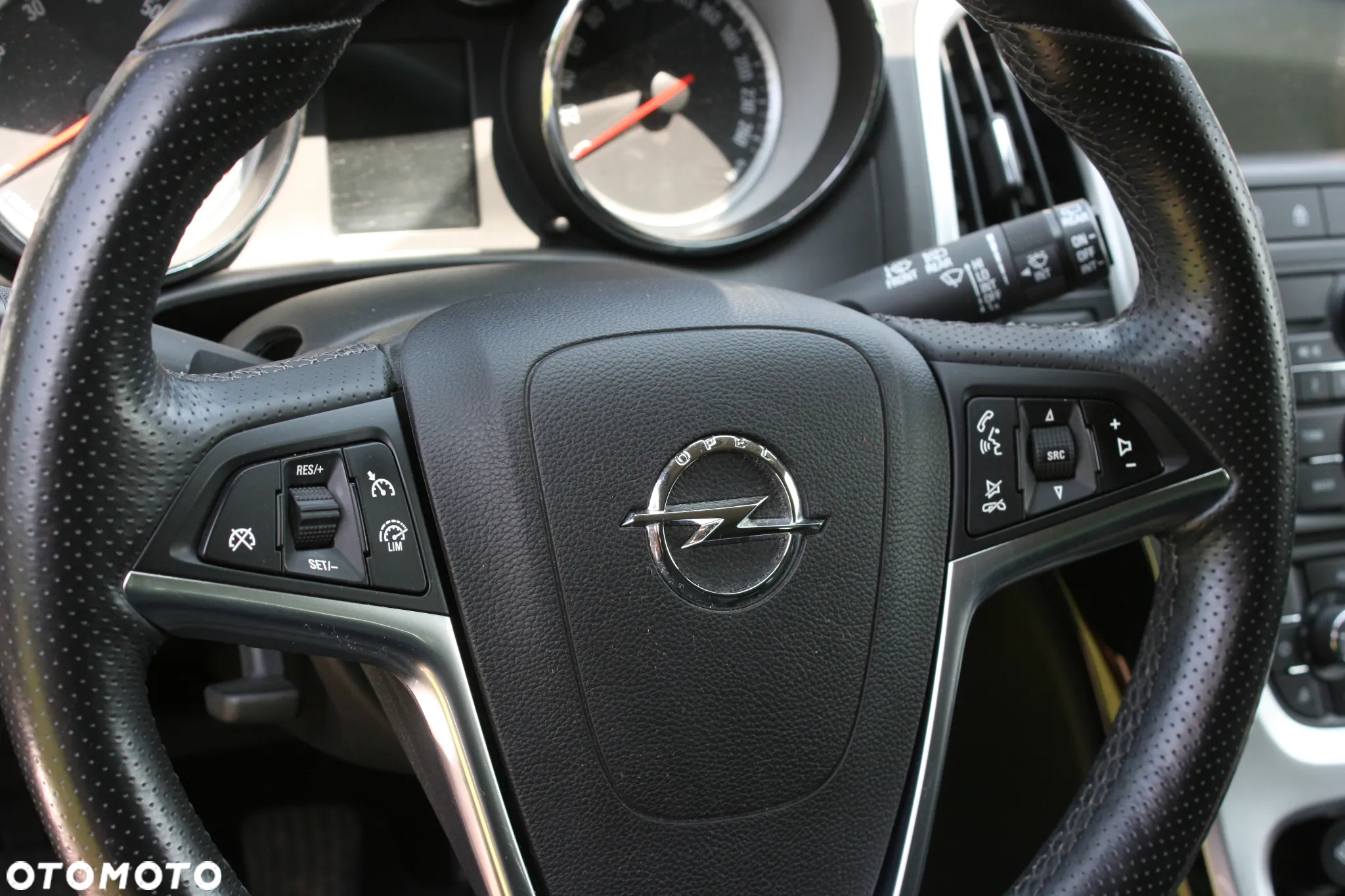 Opel Astra IV GTC 1.4 T Sport - 27