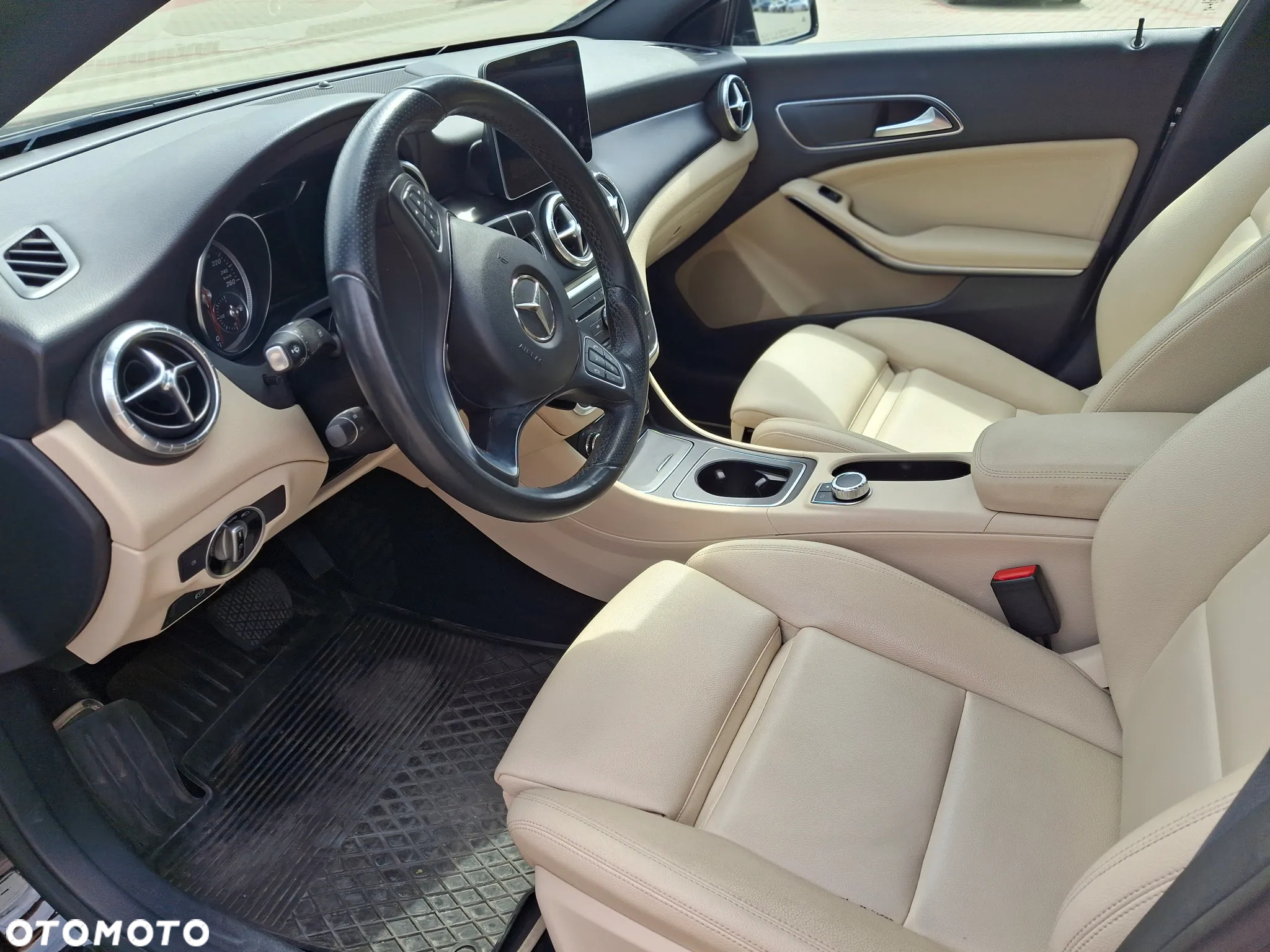 Mercedes-Benz CLA 250 4-Matic - 16