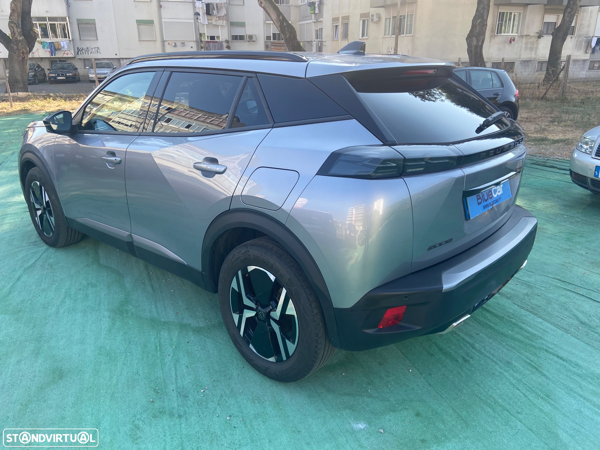 Peugeot 2008 1.2 PureTech Allure EAT8 - 5