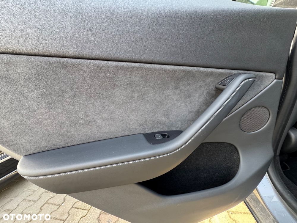 Tesla Model Y Standard - 21