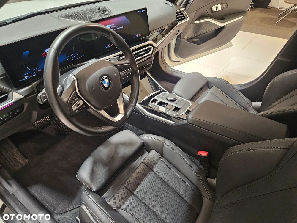 BMW Seria 3 330i - 9