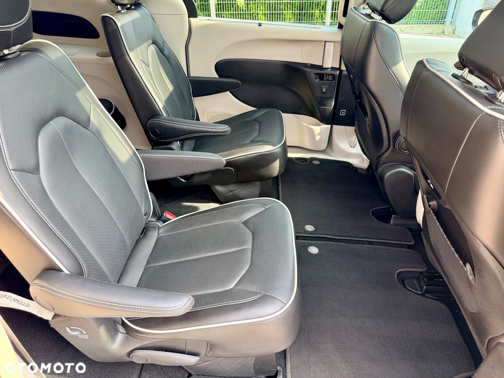 Chrysler Pacifica - 34
