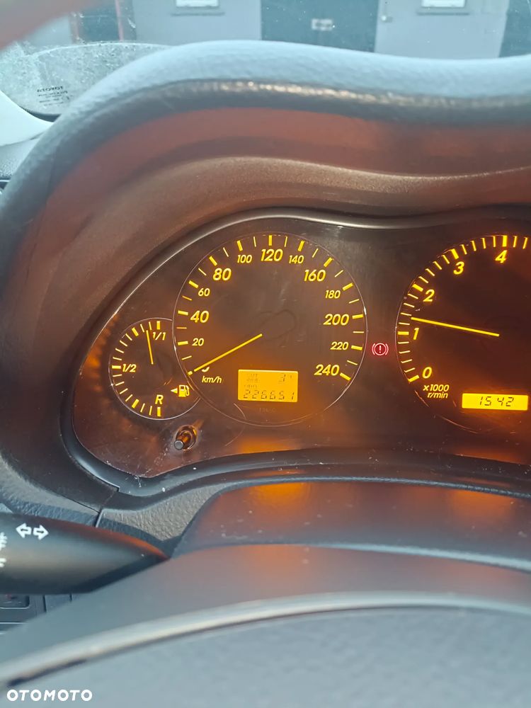 Toyota Avensis 1.8 VVT-i Luna - 13