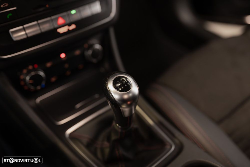 Mercedes-Benz CLA 180 d Shooting Brake AMG Line - 43