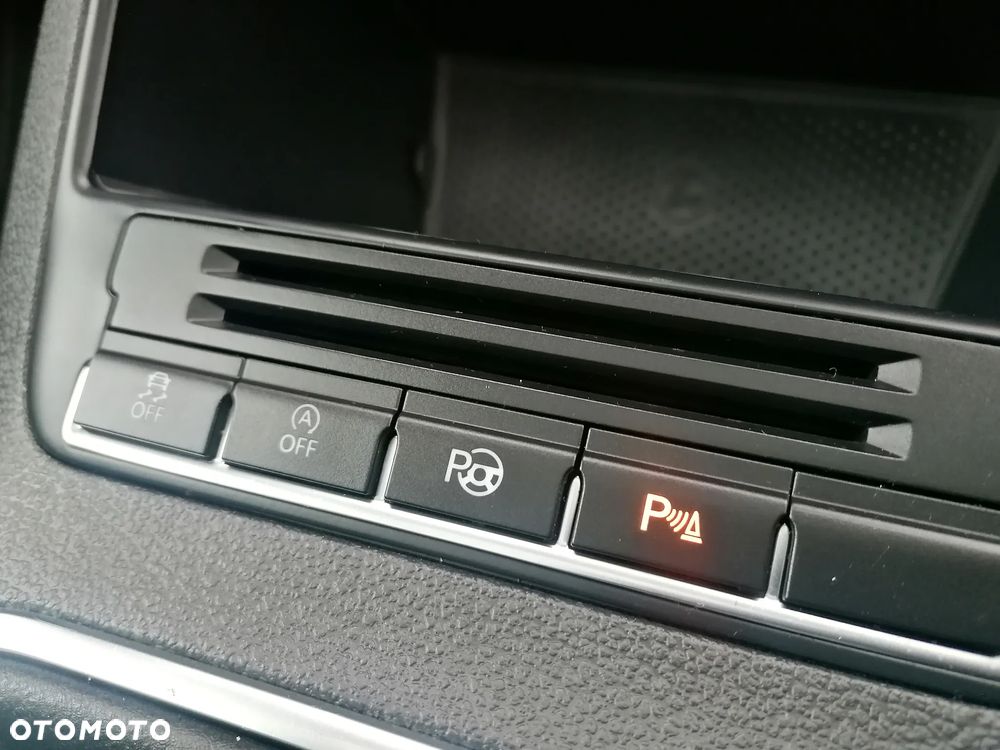 Volkswagen Tiguan 2.0 TDI DPF BlueMotion Technology Sport & Style - 24