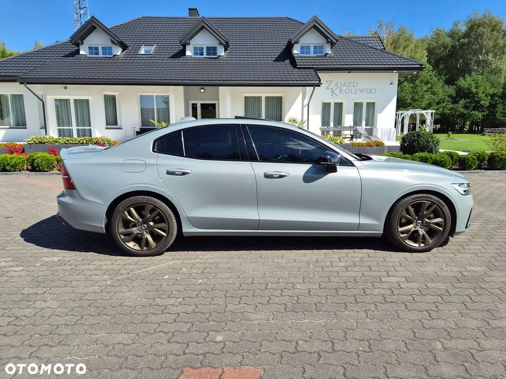 Volvo S60 B5 B AWD Plus Dark - 4