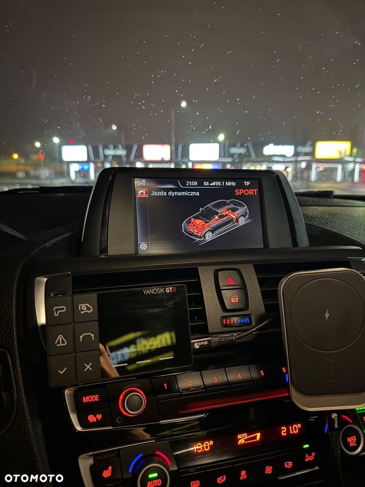 BMW Seria 2 218d - 33