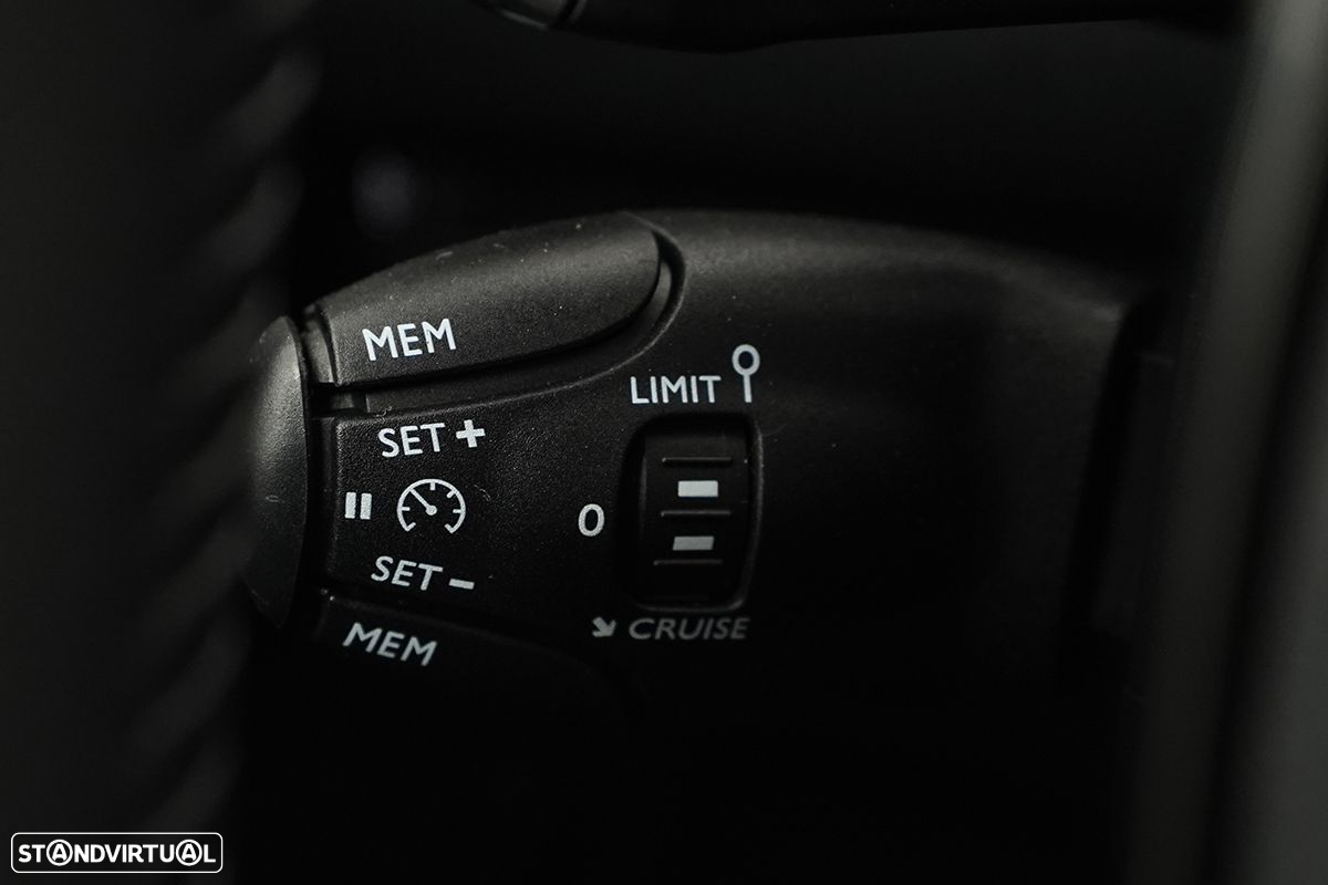 Peugeot 2008 1.2 PureTech Allure EAT8 - 18