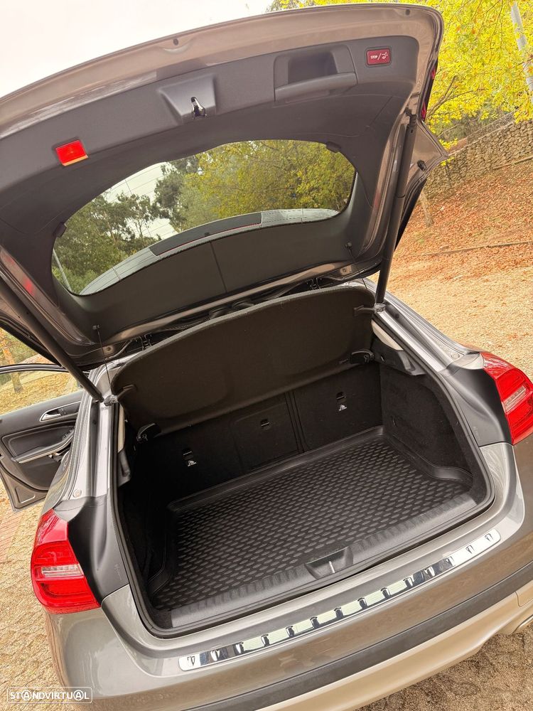 Mercedes-Benz GLA 180 d Urban - 14