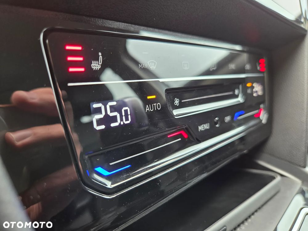 Volkswagen Passat 2.0 TDI EVO Elegance DSG - 23